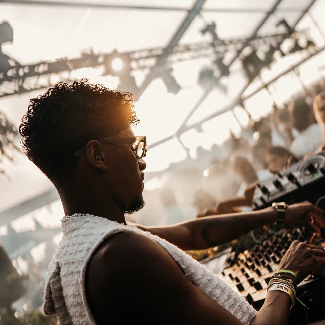 Earasers · At the decks